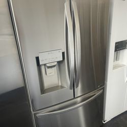 LG STAINLESS STEEL SMART COUNTER DEPTH FRENCH DOOR REFRIGERATOR WITH CUBE AND CRUSHED ICE 