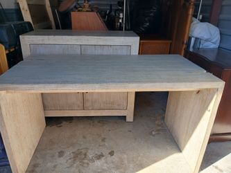 Solid Wood Dress And Matching Ctedenza Cabinet 