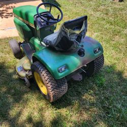 John Deere 212 Riding Tractor 