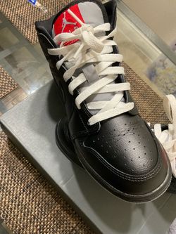 Jordan 1 Mid SE black Metallic Reimagined size 5y
