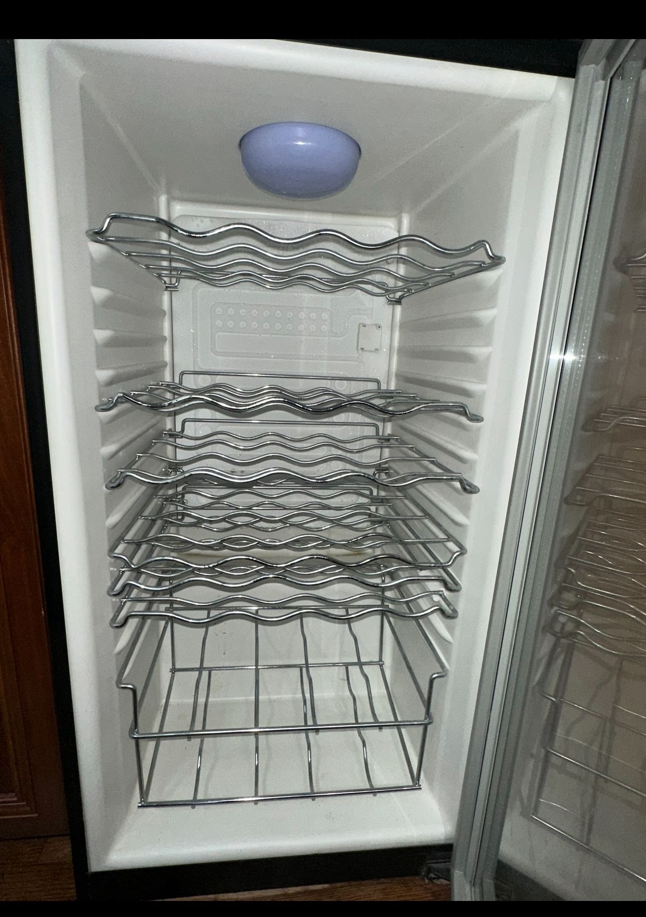 Haier Wine Cooler / Beverage Fridge – Holds 20+ Bottles – Great Condition