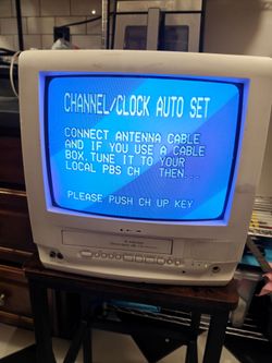 Panasonic TV vhs CRT 13 inch needs work! Will trade for Yu-Gi-Oh cards