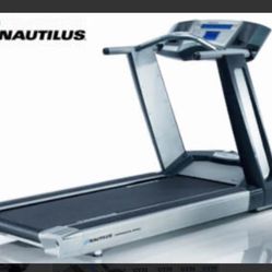 Nautilius T-616  Comercial Treadmill