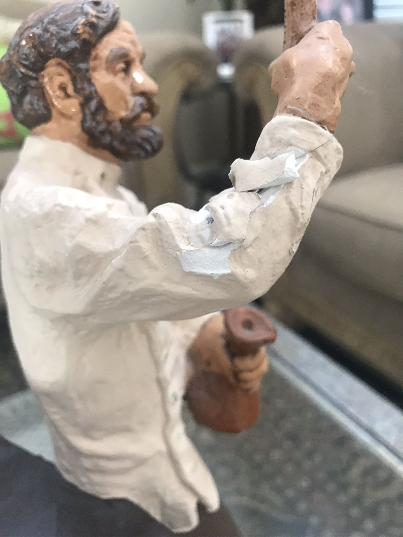Beautiful display it has missing paint here and there one of the arm is chipped but it fixed see all pictures please it’s from 1950’s