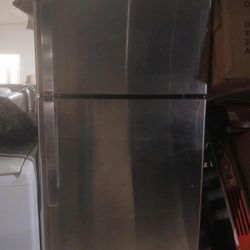 GE Refrigerator 