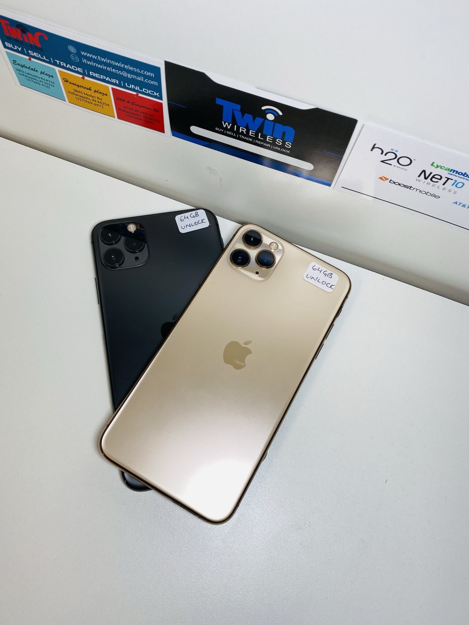 IPHONE 11PRO MAX 64GB EXCELLENT CONDITION UNLOCK WITH FREE ACTIVATION