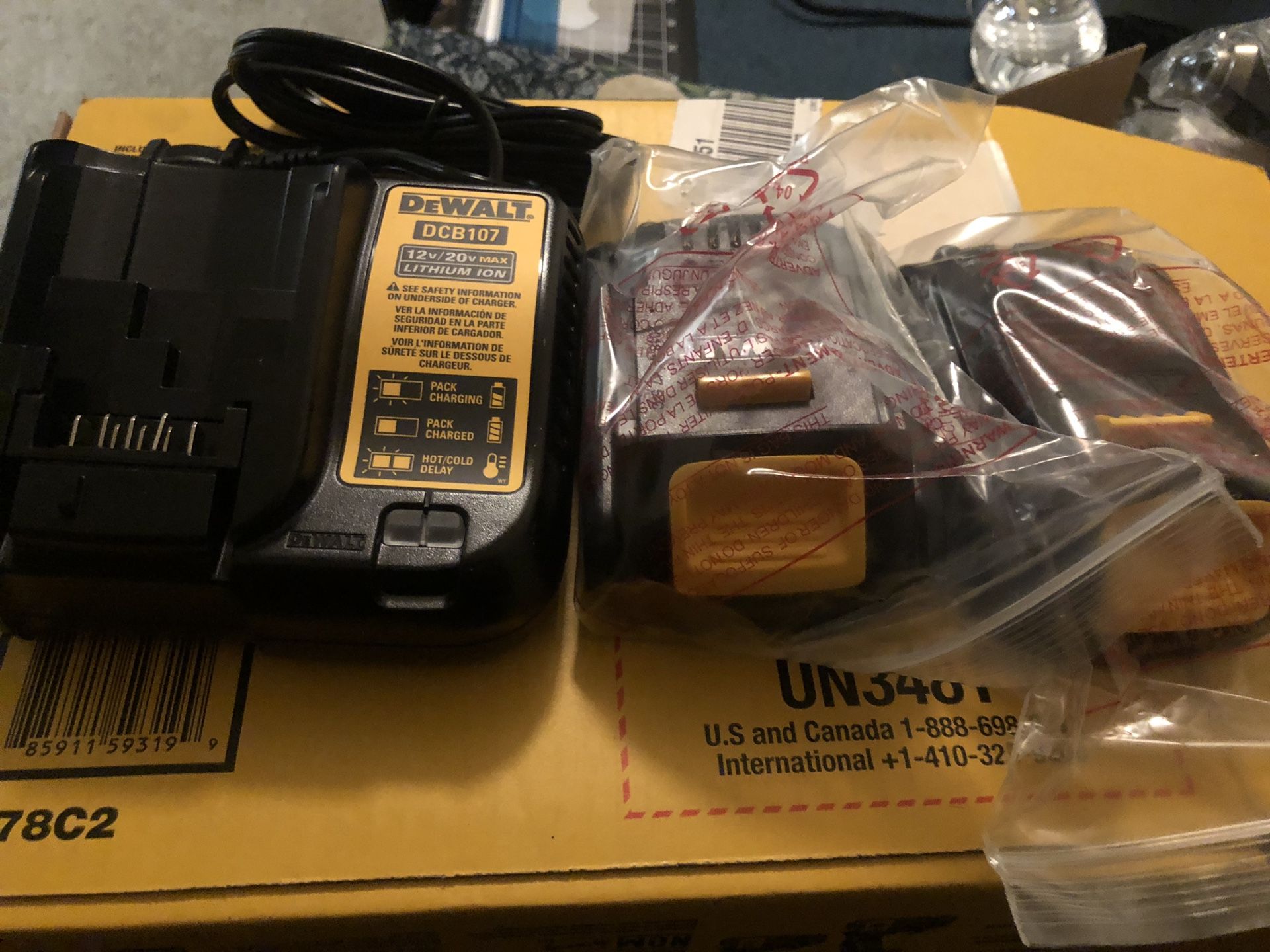 Dewalt 2 batteries and charge 20volt