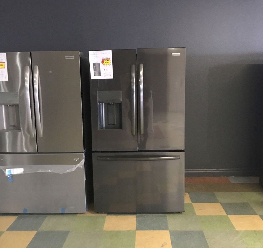 Frigidaire Gallery French Door Refrigerator With Water Dispenser And