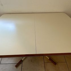 Kitchen/Dining Table 
