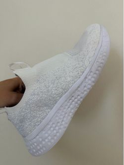 Women’s memory foam shoes, size 7