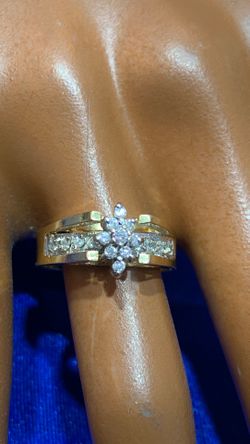14k yellow gold with 0.25ct cluster diamond ring