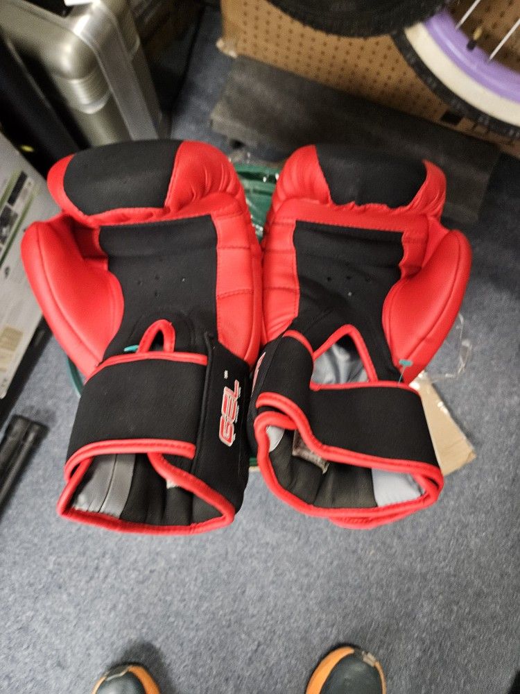Title Boxing Gel World Bag Gloves - Red/Black Size Large Excellent Condition
