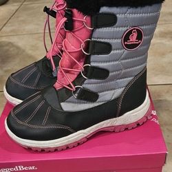 Girls Snow Boots Size 4 With Box