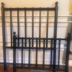 Twin bed – hammered iron look