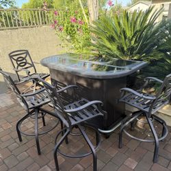 Outdoor Bar / Table