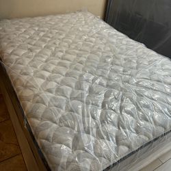 Full Size Mattress And Box Springs 