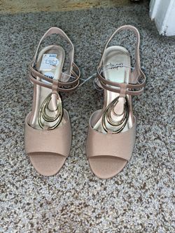 Beige Heeled Slingback Sandals With Gold Accent