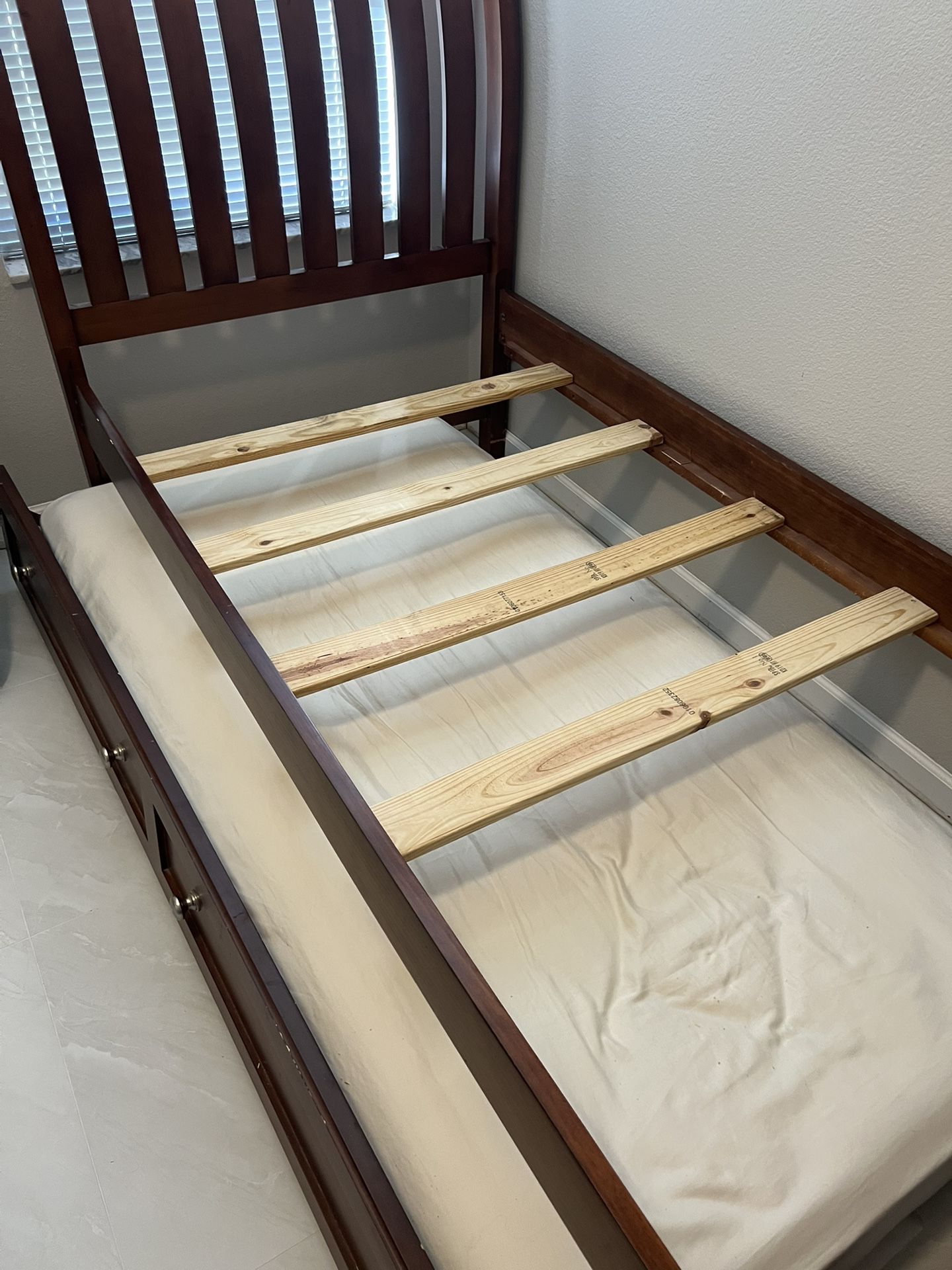 Daybed-Twin Beds