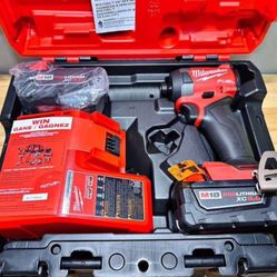 Milwaukee M18 FUEL IMPACT DRIVER KIT