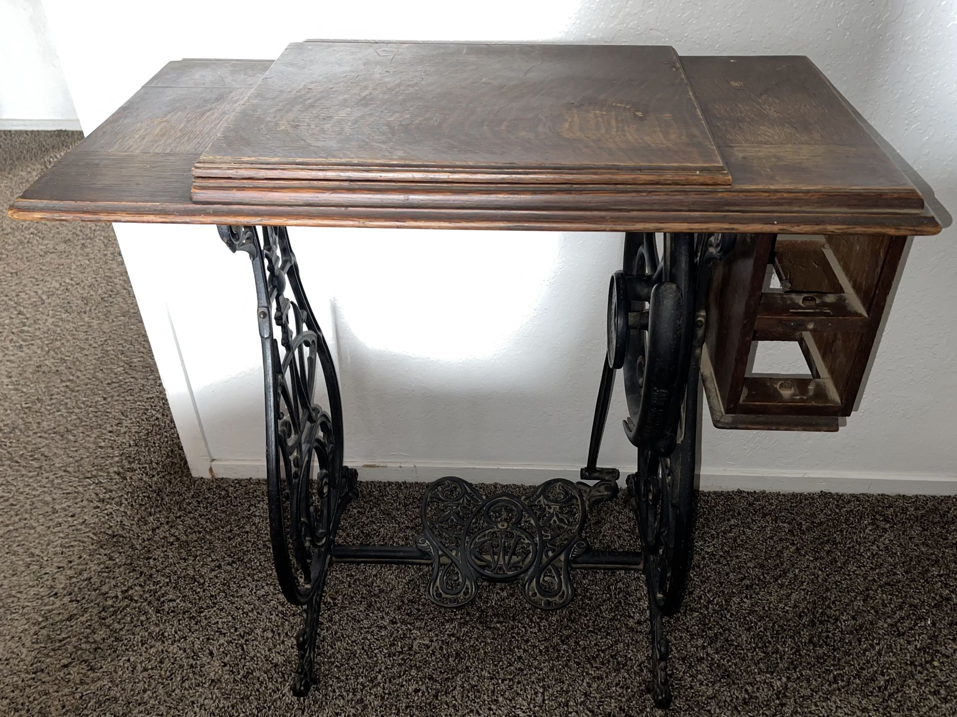 Antique Sewing Machine Table (READ DESCRIPTION)
