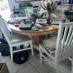 Round Dining table With Chairs