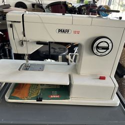 PFAFF 1212 Sewing Machine Made in Germany