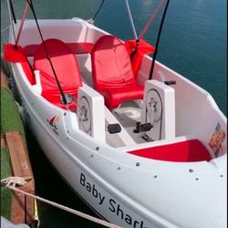 Pedal Boat For 4ppl Or 900lbs 