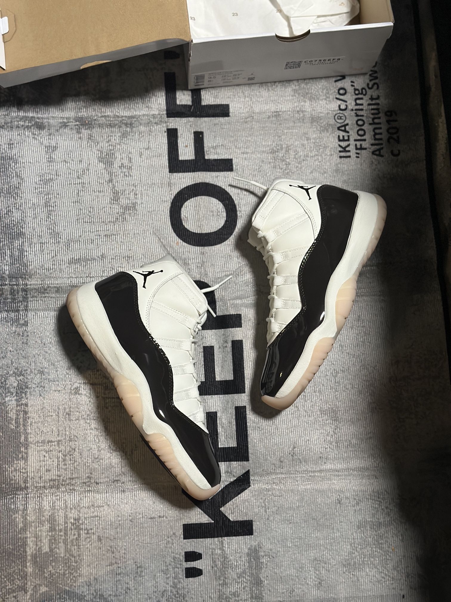 Jordan 11 Neapolitan Size 8