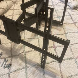 T V  Wall Mount For Extra Large Tv Samsung Brand New, GHENT Paid 150 Selling For $95