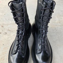 Like new men's Danner Acadia size 12 black combat boots