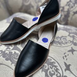 Adrienne Vittadini Black Leather Flats shoes Brand New 8.5 sz for all occasions