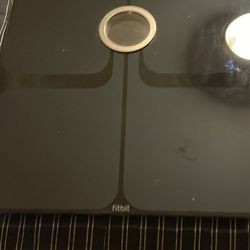 fitbit aria scale & headphones