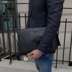 LV - LOUIS VUITTON DISCOVERY POCHETTE clutch bag Black
