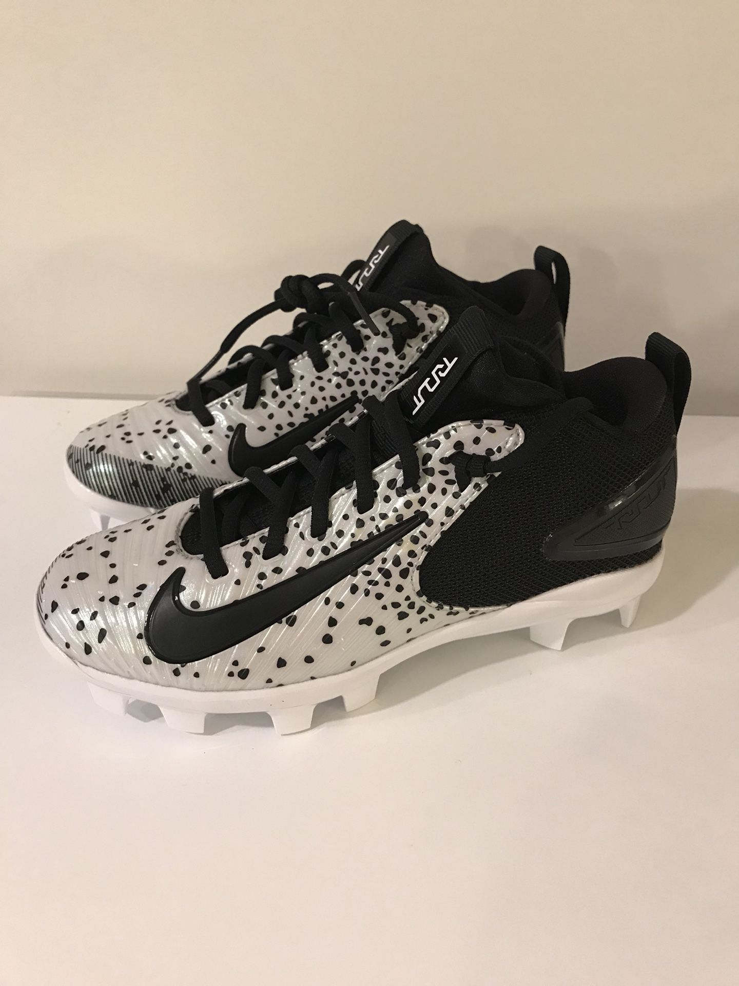 NIKE TROUT 3 PRO GRADE FISH STYLE YOUTH BASEBALL CLEATS SIZE 4.5Y 856499-009