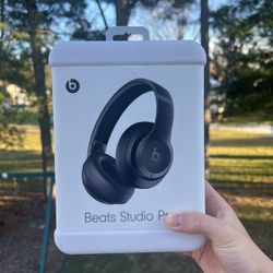 Beats Studio Pro 40 Hours of Battery Life USB-C