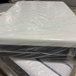 Queen mattress Tempurpedic LuxeAdapt soft (despigmentación) $1295