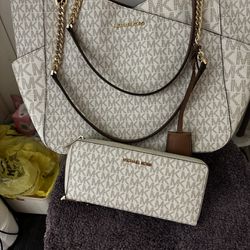 Michael Kors Purse With Matching Wallet 