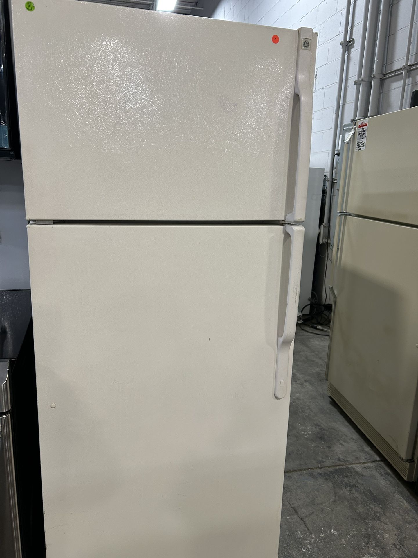 Top Freezer Bisque Fridge W/ice Maker Preowned