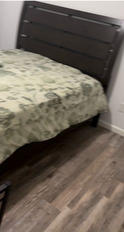 Full size queen wooden frame /matress