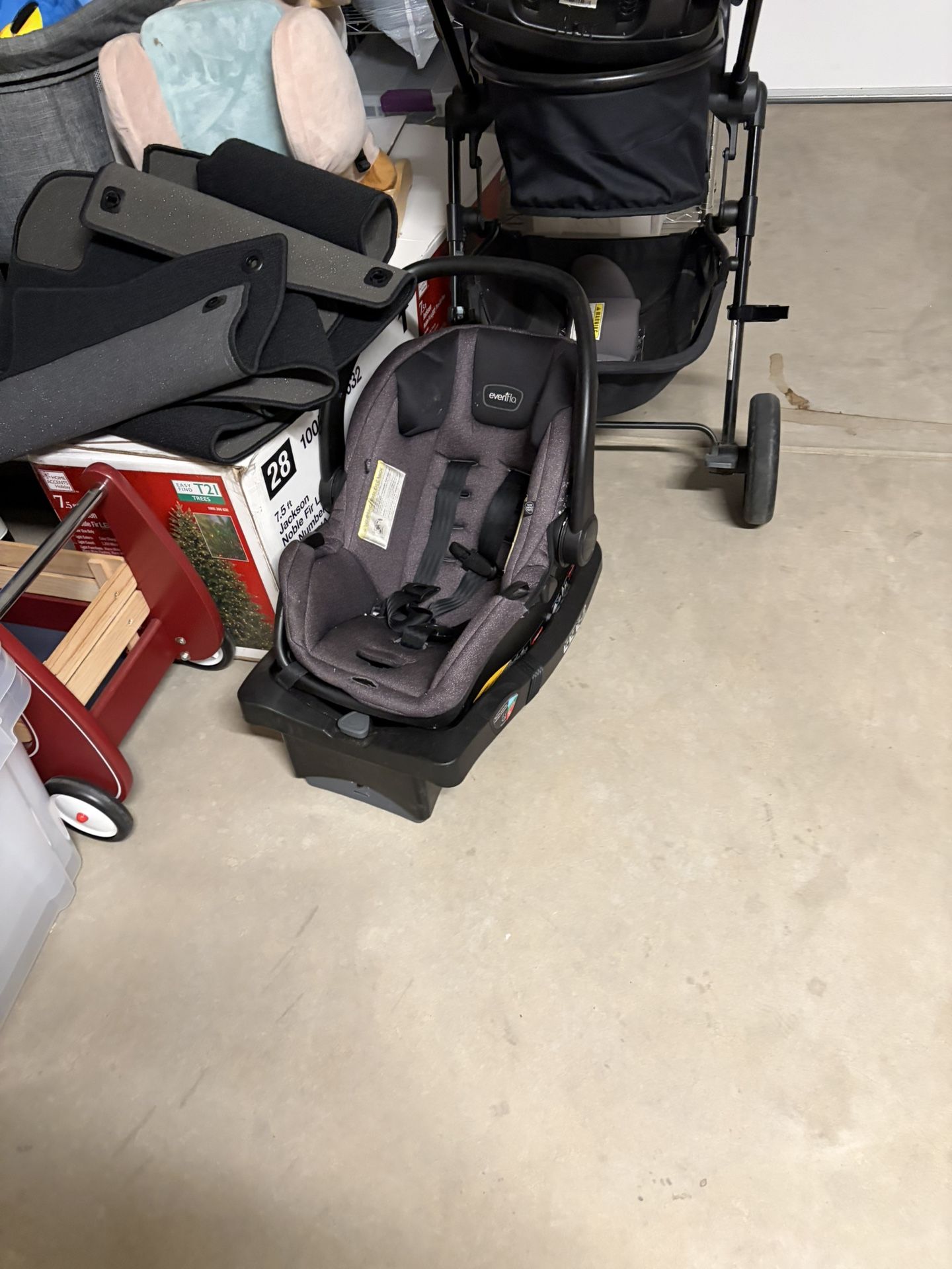 Evenflo Infant/baby Car seat With 3 Bases 