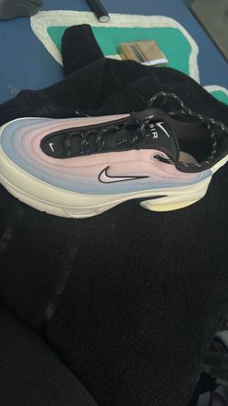 Nike woman’s portal in dawn size 7
