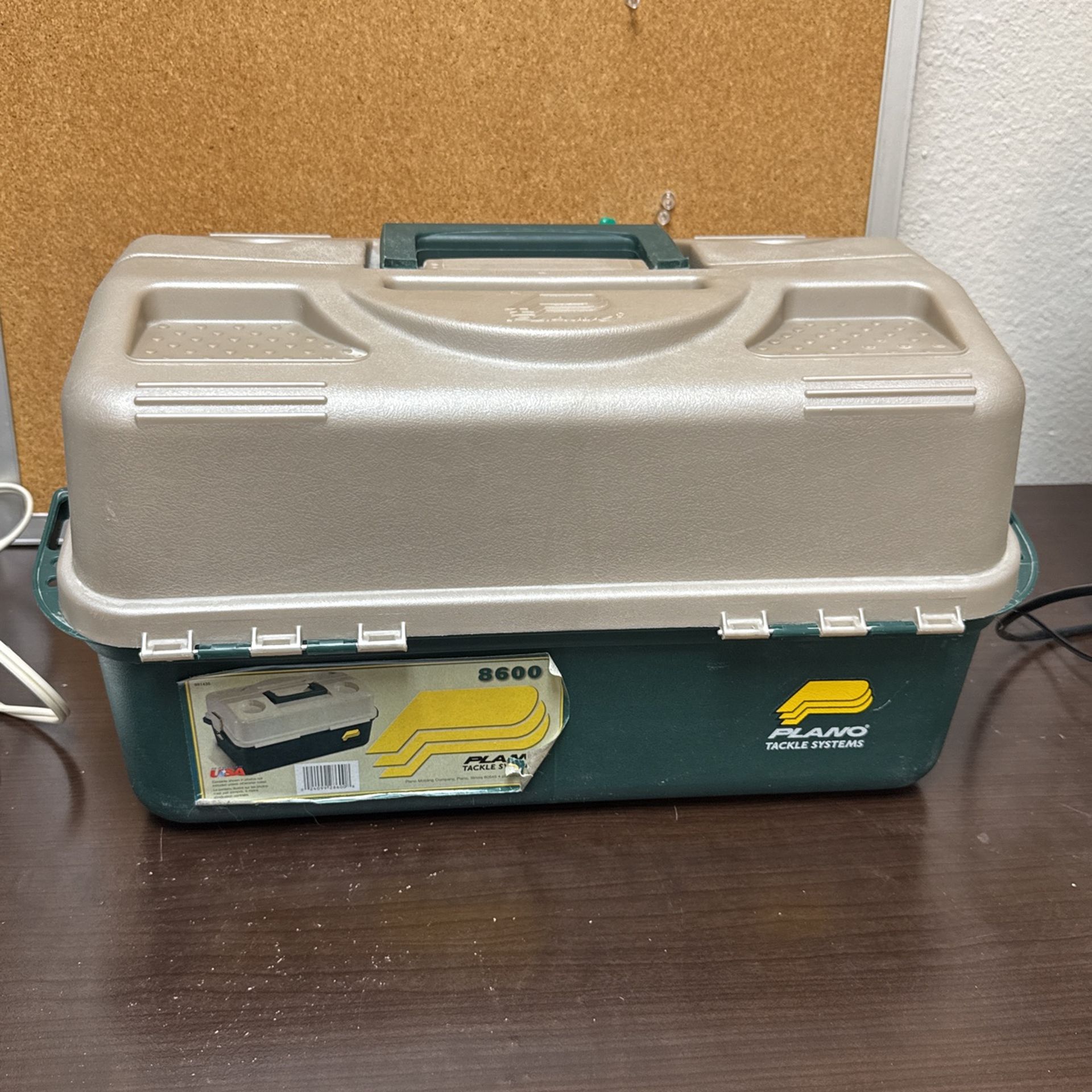 Vintage Plano 6 Tray Plastic Fishing Tackle Box 8600