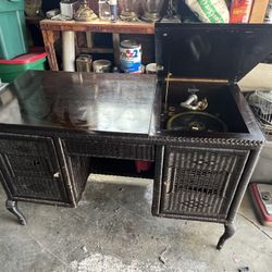 Vintage Record Player Desk “Luchan”