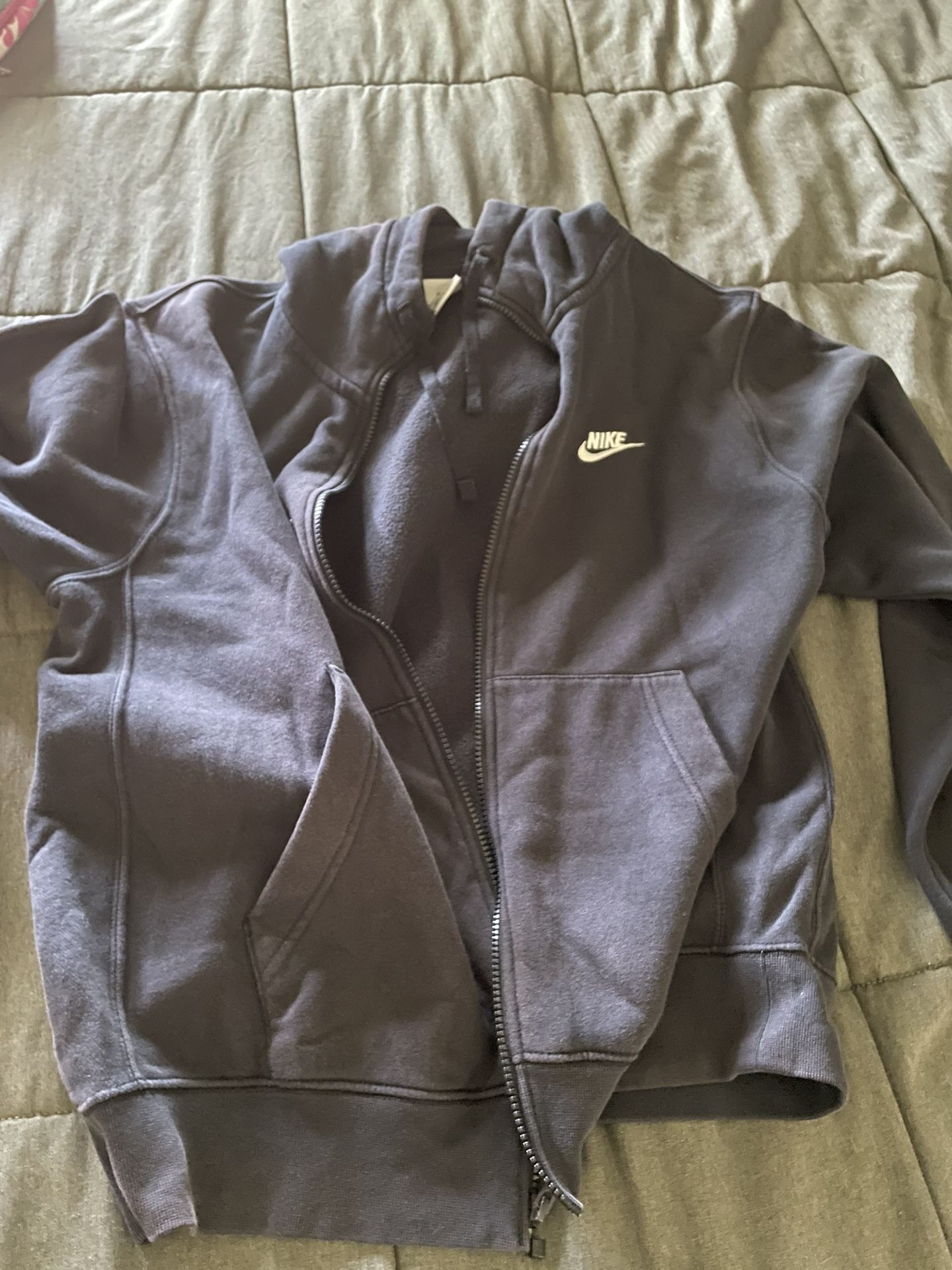 Black Men’s Nike Sweater Size Medium