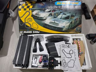 Vintage Scalextric Le Mans 24hr Slot Car Racing Set (C1050T) - 4 Cars Included