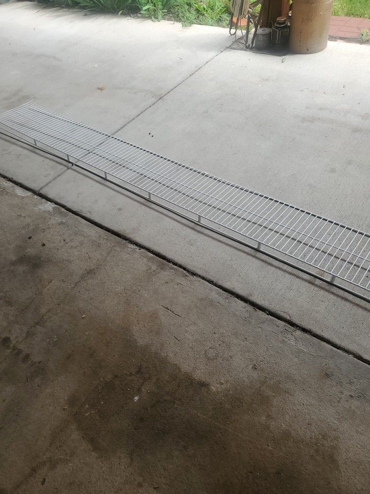 Shelf/rack 9 1/2 ' Free