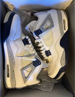 Air Jordan 4 Retro Midnight Navy (2022) Size 9.5 Men’s / 11 Women’s