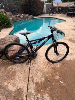 Gary Fisher mountain bike, needs rear derailer adjustment,