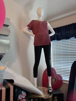 Victoria’s Secret 6 Foot Manikin