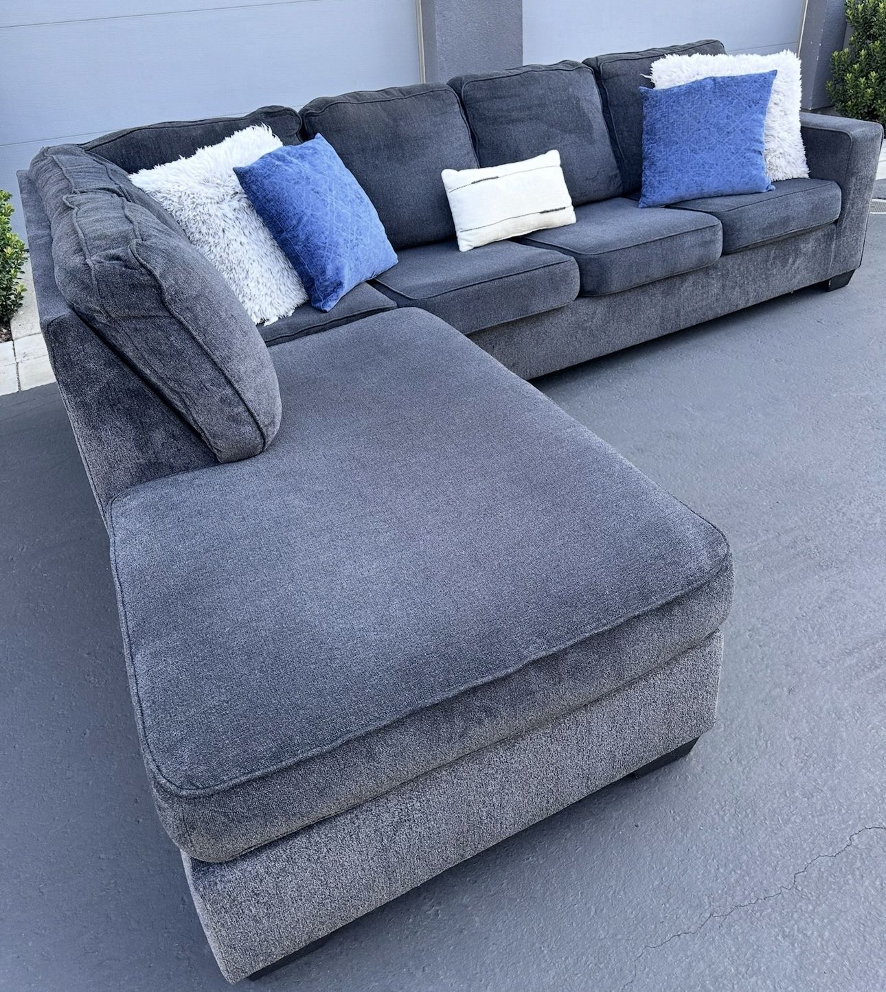 Beautiful Sectional Couch In Great Condition